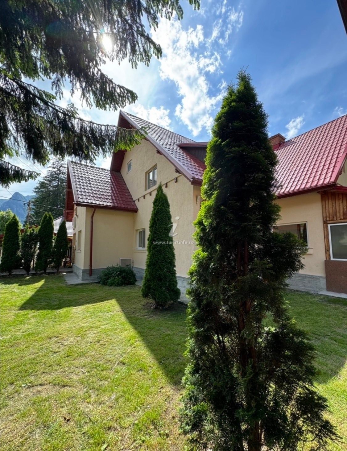 Exteriorul Pensiunii Pirvu